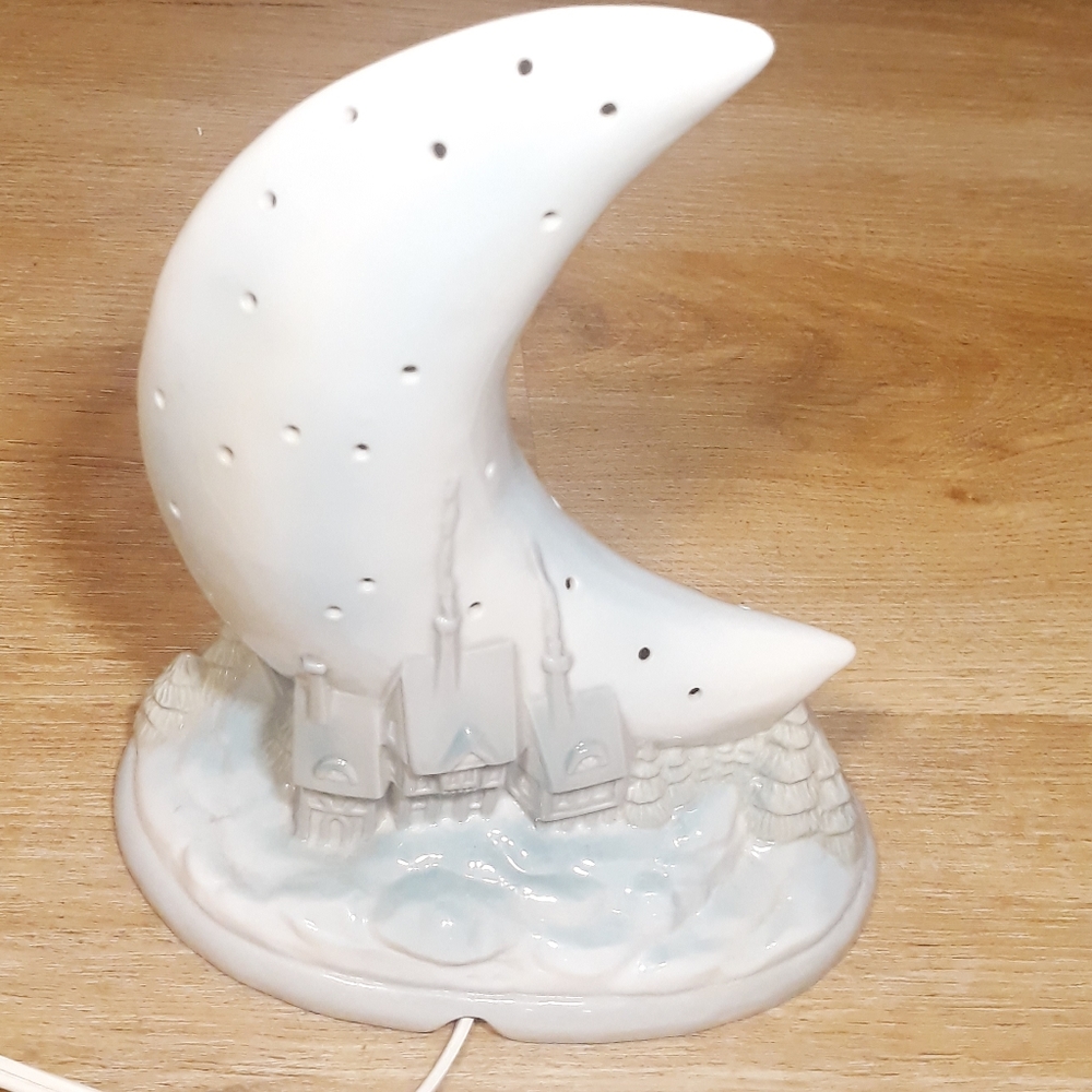 Vintage Decorative Outfit Ceramic Crescent Moon and Winter Village Table… - Picture 12 of 14